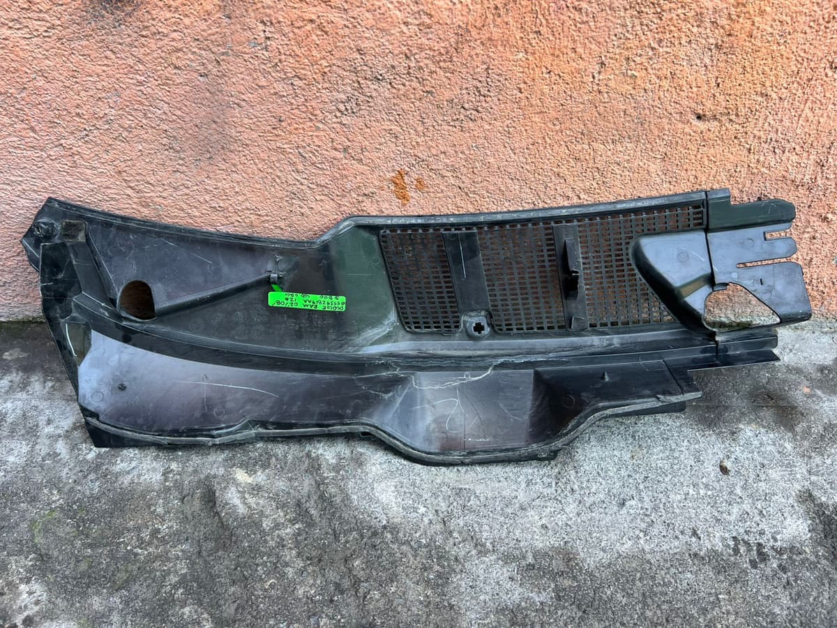 Tolva Limpiaparabrisas Izquierda Dodge Ram 2500 2002-2008