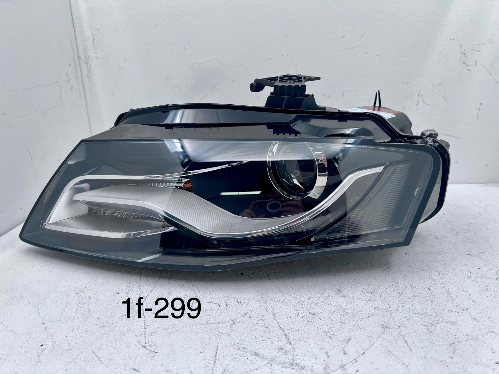 Audi A4 2009 - 2012 Faro Izquierdo Usado Generico galería