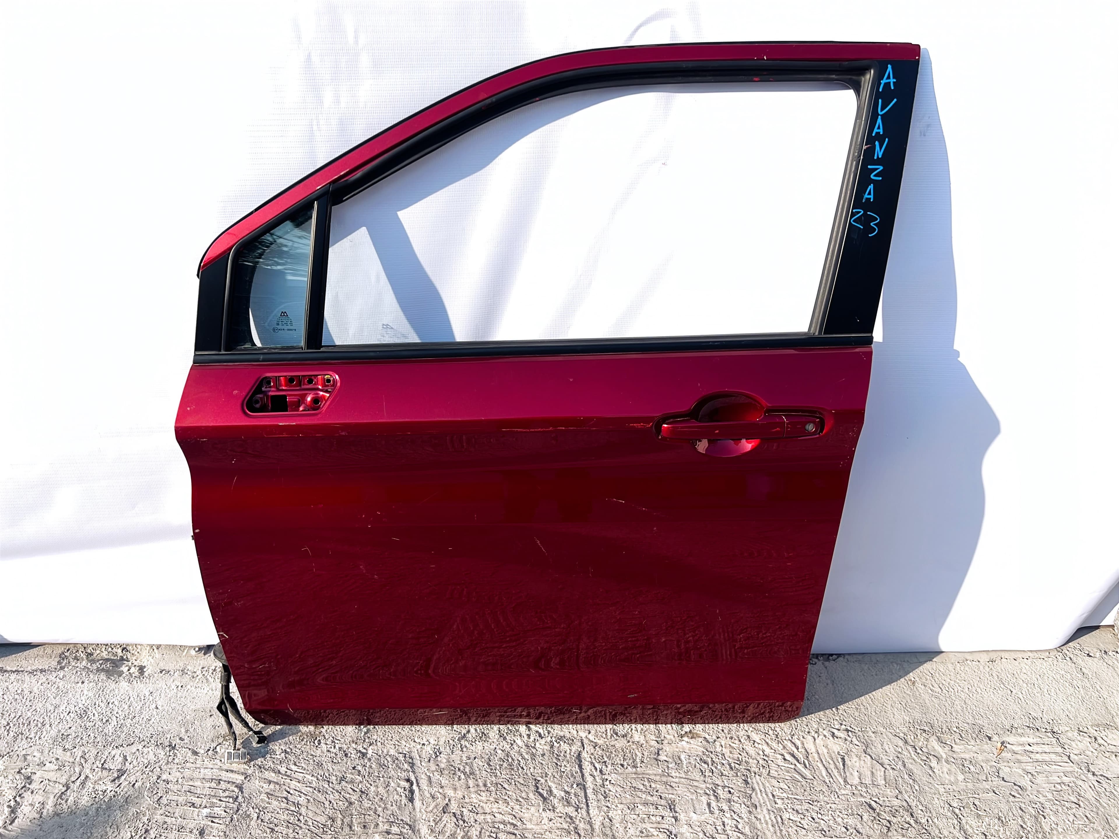 Toyota Avanza 2022 - 2024 Puerta Delantera Izquierdo Usado Original galería