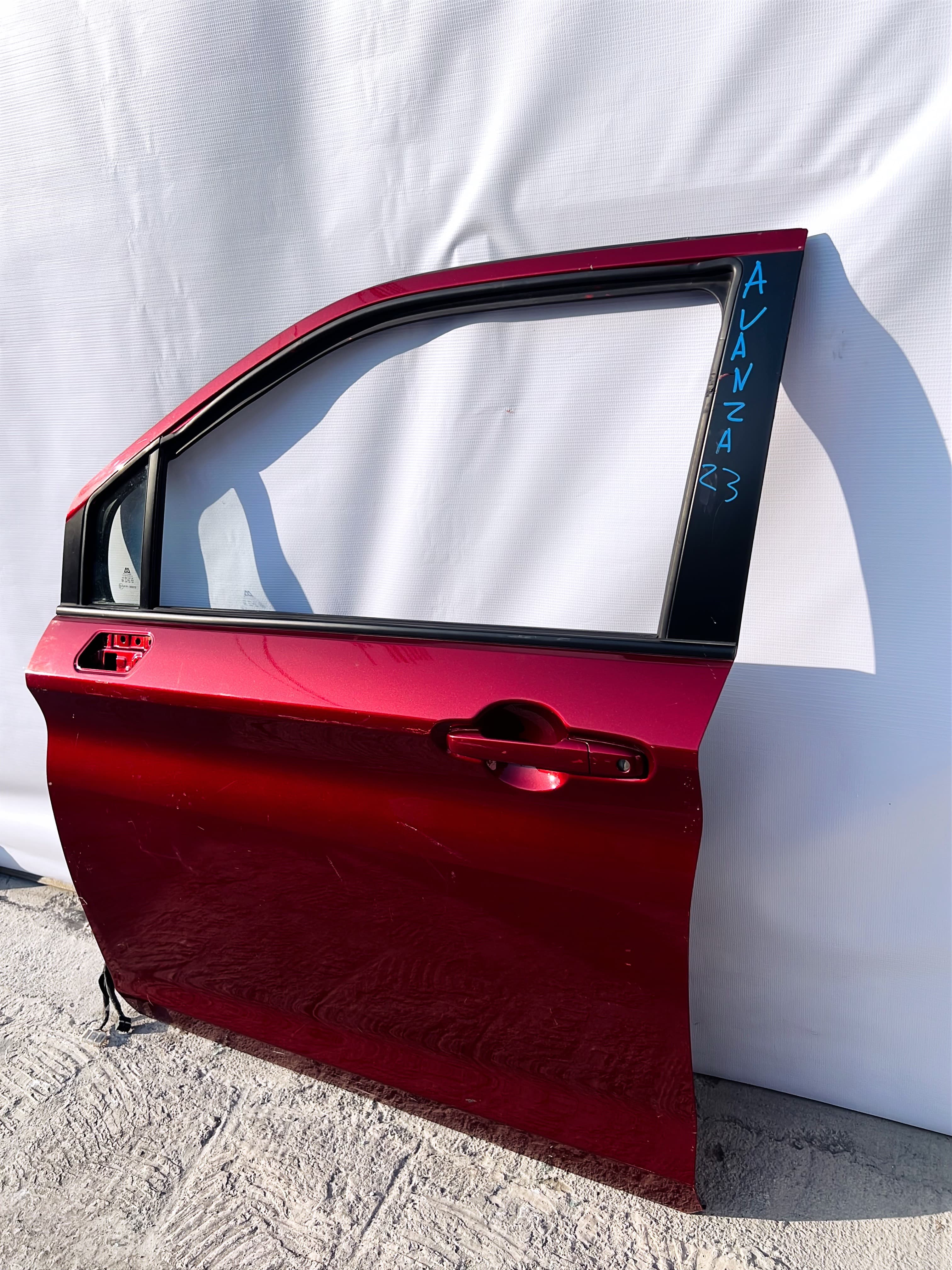 Toyota Avanza 2022 - 2024 Puerta Delantera Izquierdo Usado Original galería
