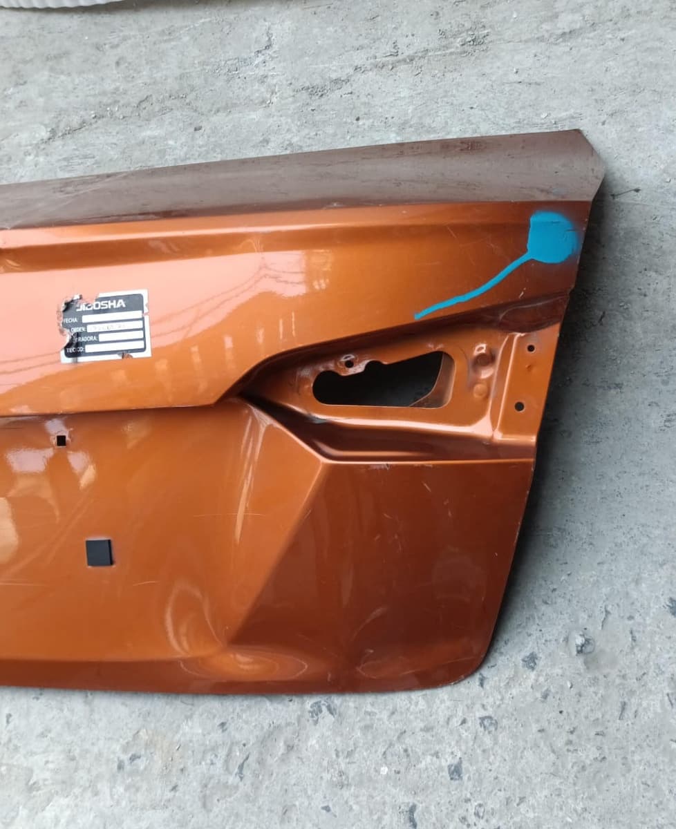 Tapa Cajuela Nissan Versa 2020 2021 2022 2023 2024 2025 galería