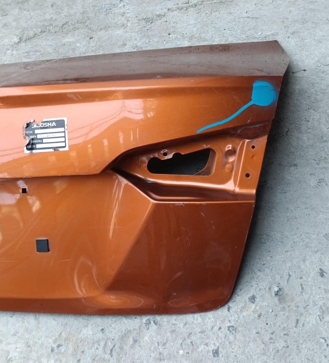 Tapa Cajuela Nissan Versa 2020 2021 2022 2023 2024 2025 galería