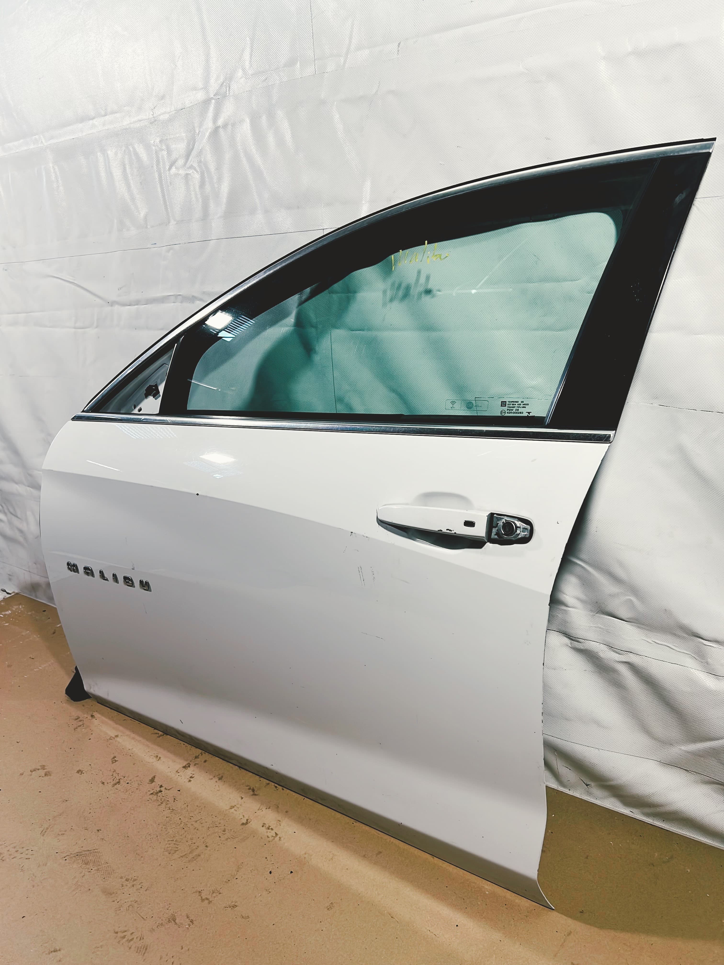 Chevrolet Malibu 2016 - 2022 Puerta Delantera Izquierdo Usado Original galería