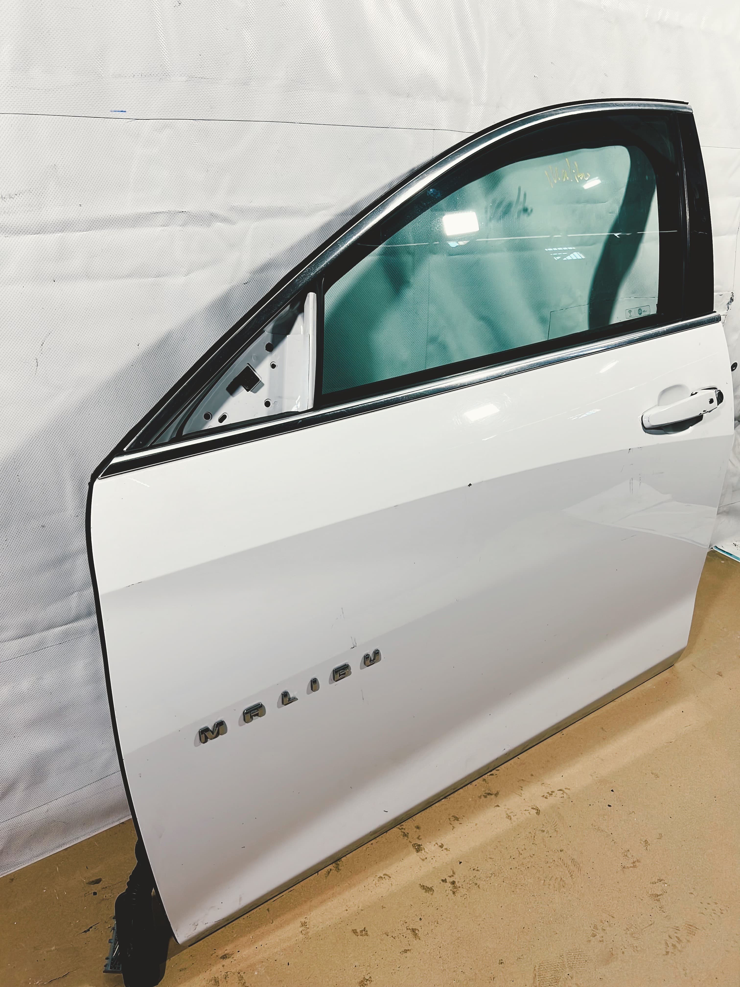 Chevrolet Malibu 2016 - 2022 Puerta Delantera Izquierdo Usado Original galería