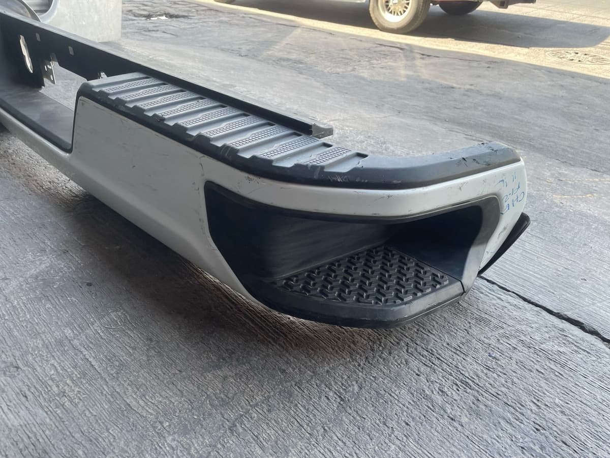 Defensa Trasera Silverado 2019 2020 2021 galería