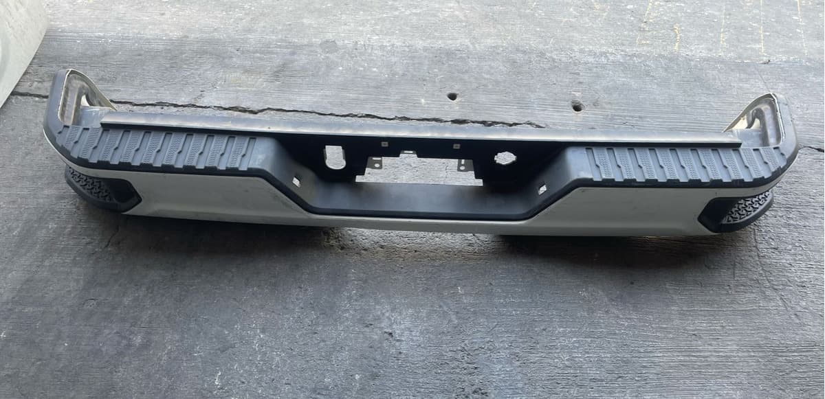 Defensa Trasera Silverado 2019 2020 2021 galería