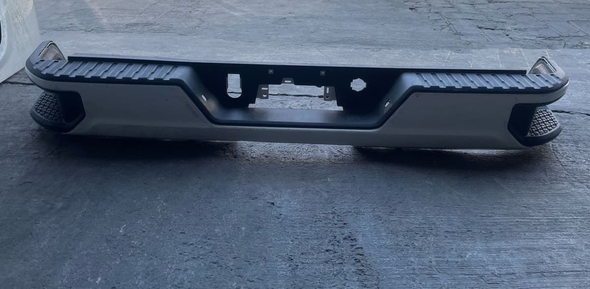 Defensa Trasera Silverado 2019 2020 2021 galería