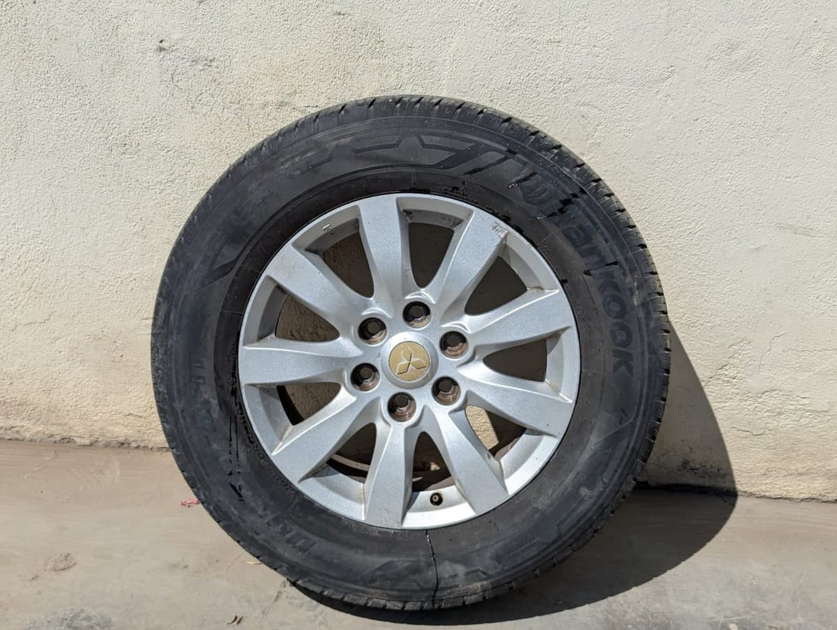 Mitsubishi Montero 2008-2015 Rin 18   Con Llanta galería