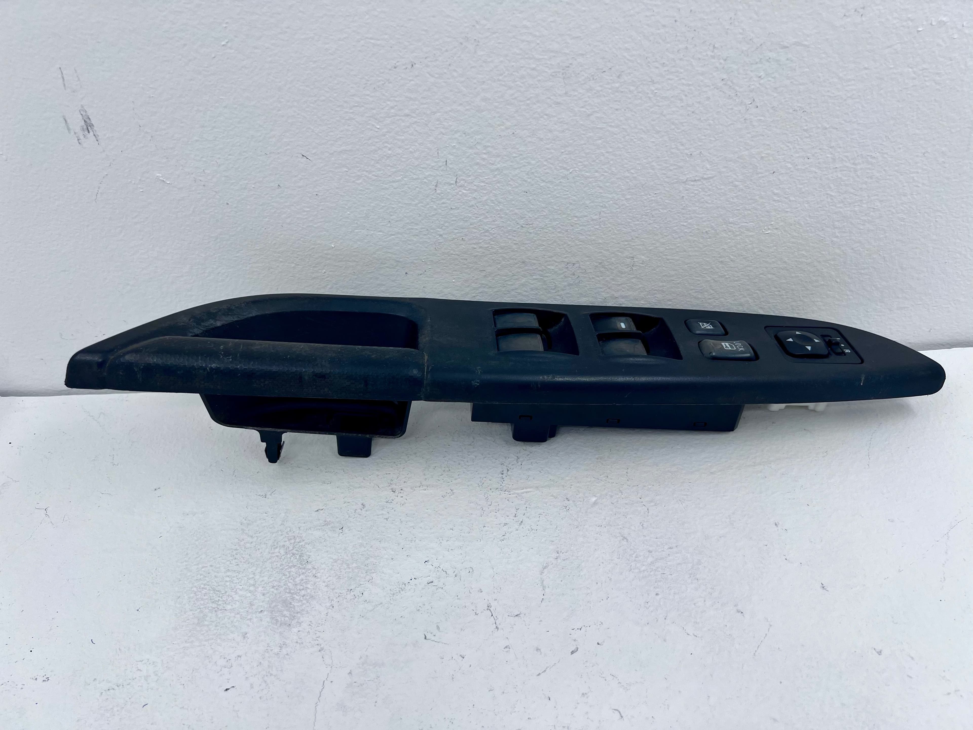 Mitsubishi Asx 2013 - 2015 Control de puerta Delantera Izquierdo Usado ...