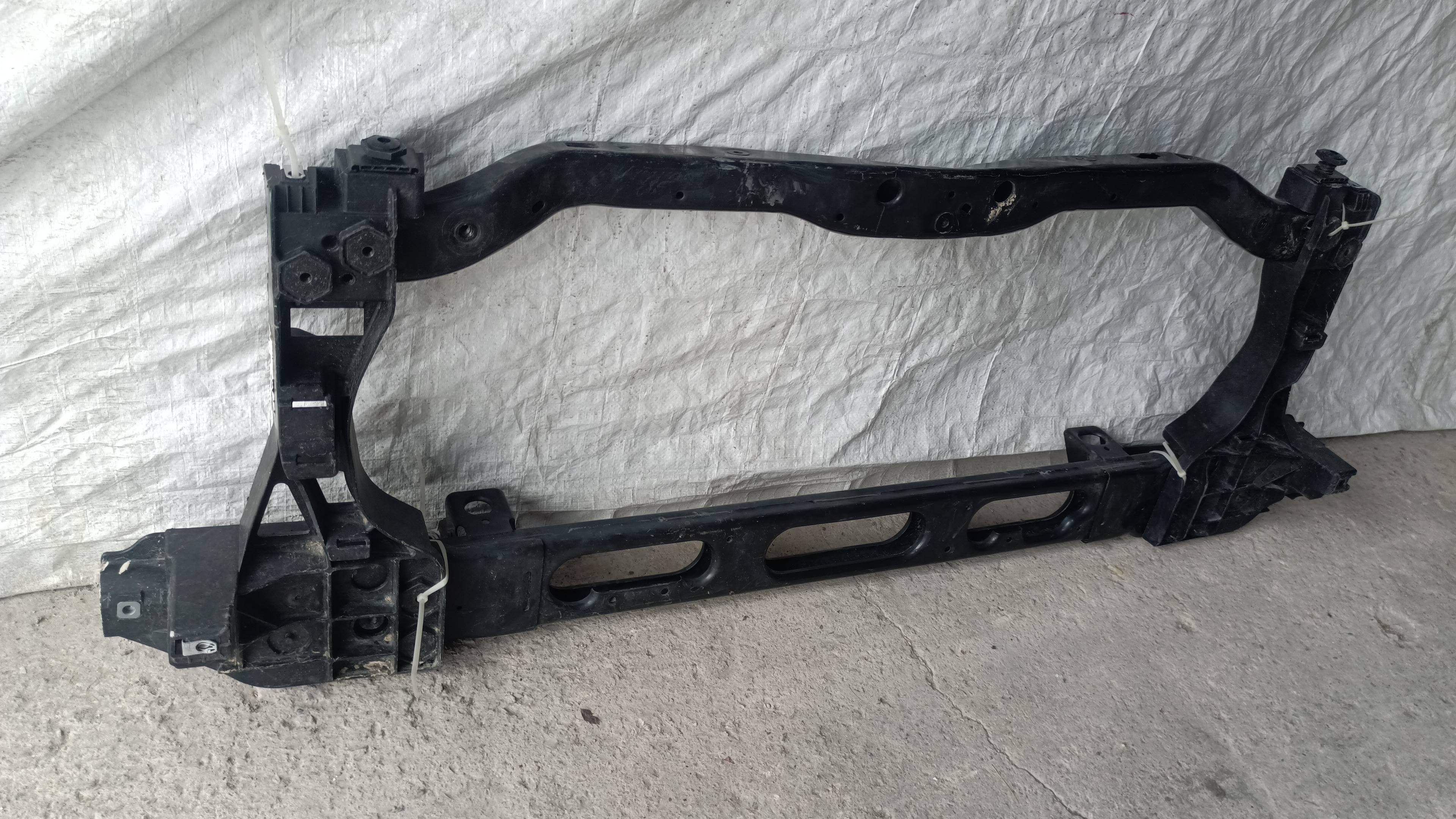 Dodge Ram 1500 2019 - 2024 Marcos de Radiador Usado Original