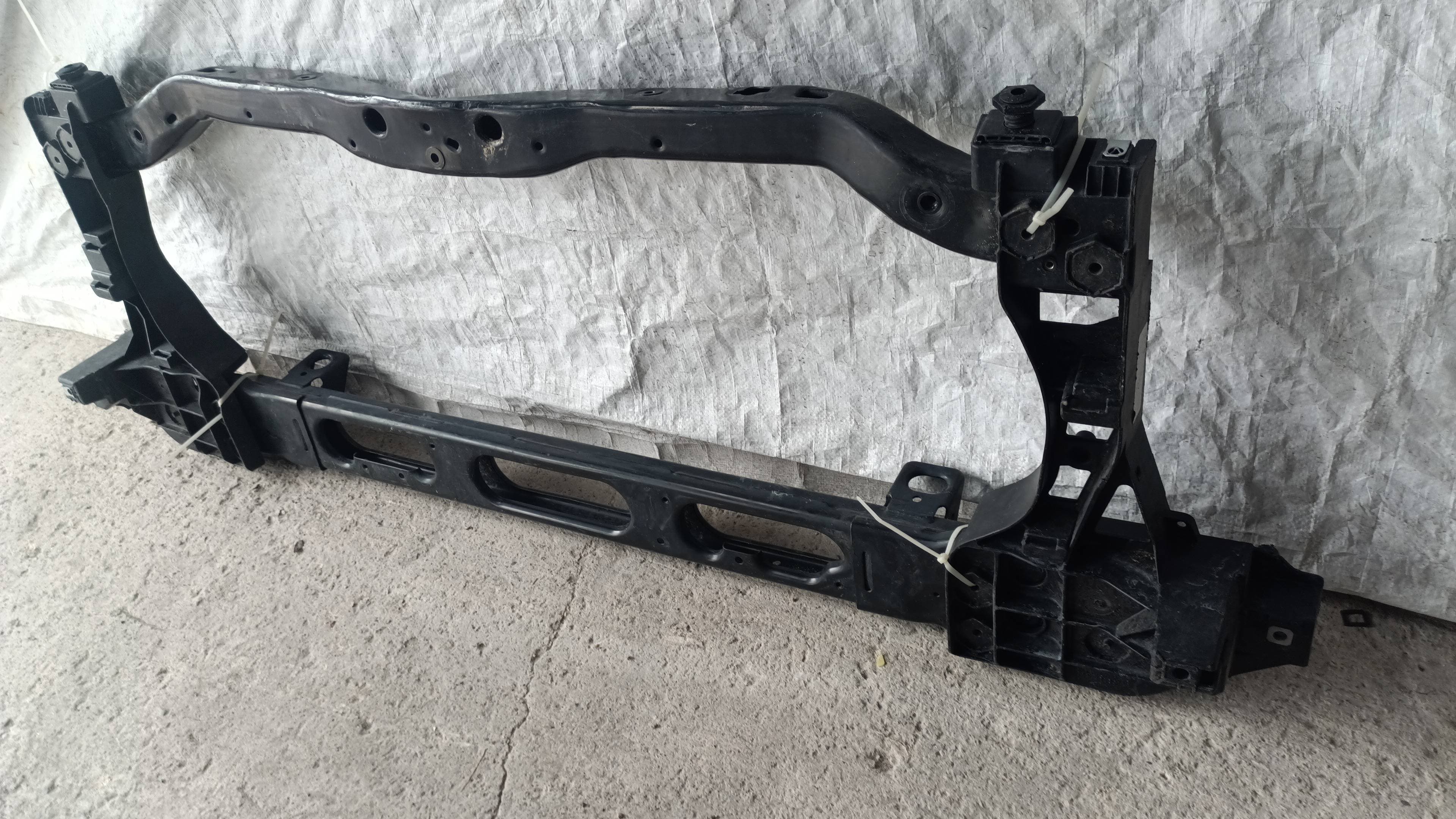Dodge Ram 1500 2019 - 2024 Marcos de Radiador Usado Original