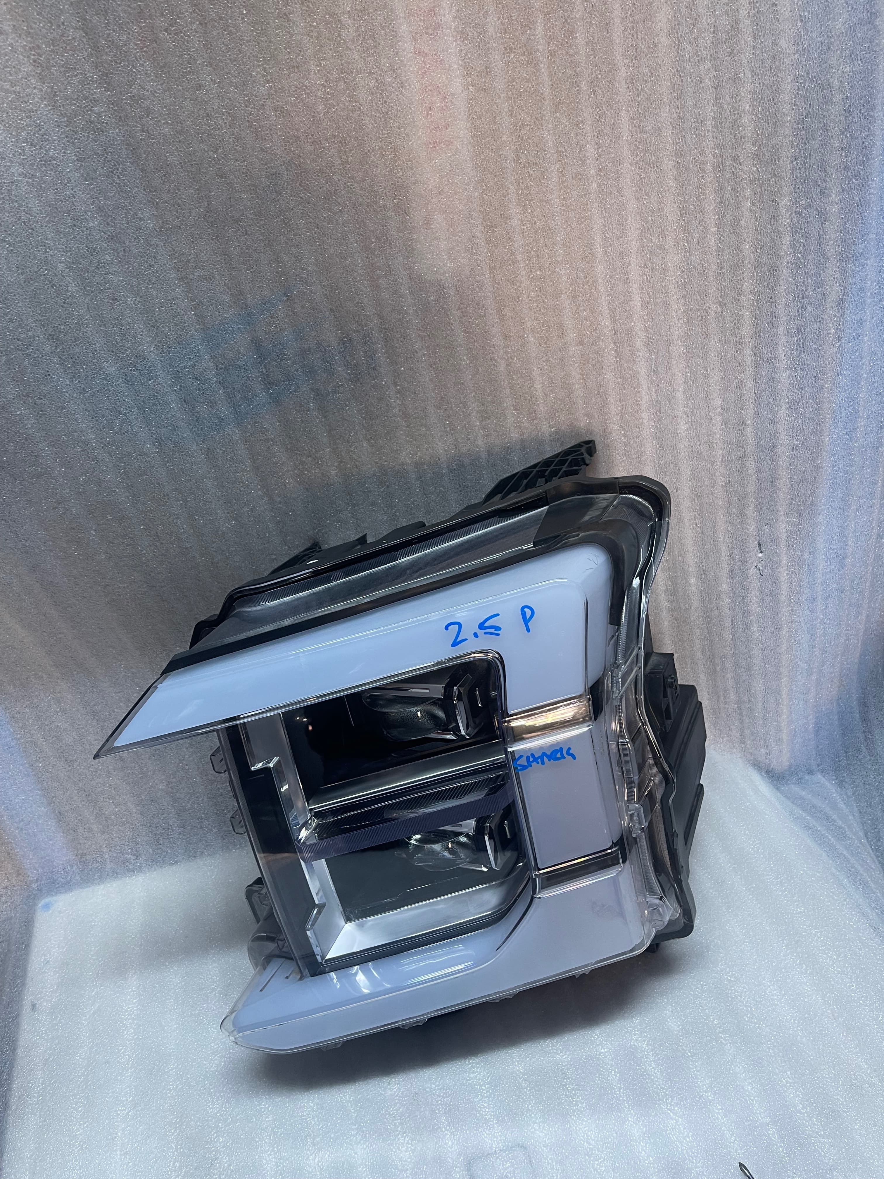 BYD SHARK 2024 - 2025 Faro Izquierdo Usado Original