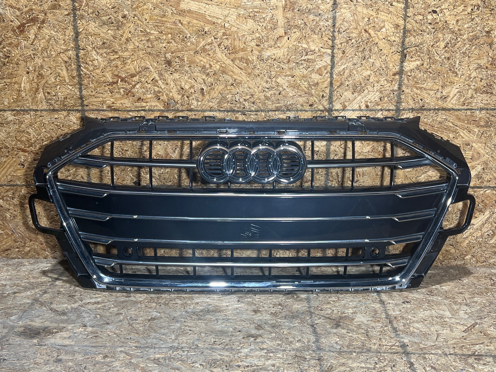 Audi A4 2020 - 2024 Parrilla Usado Original