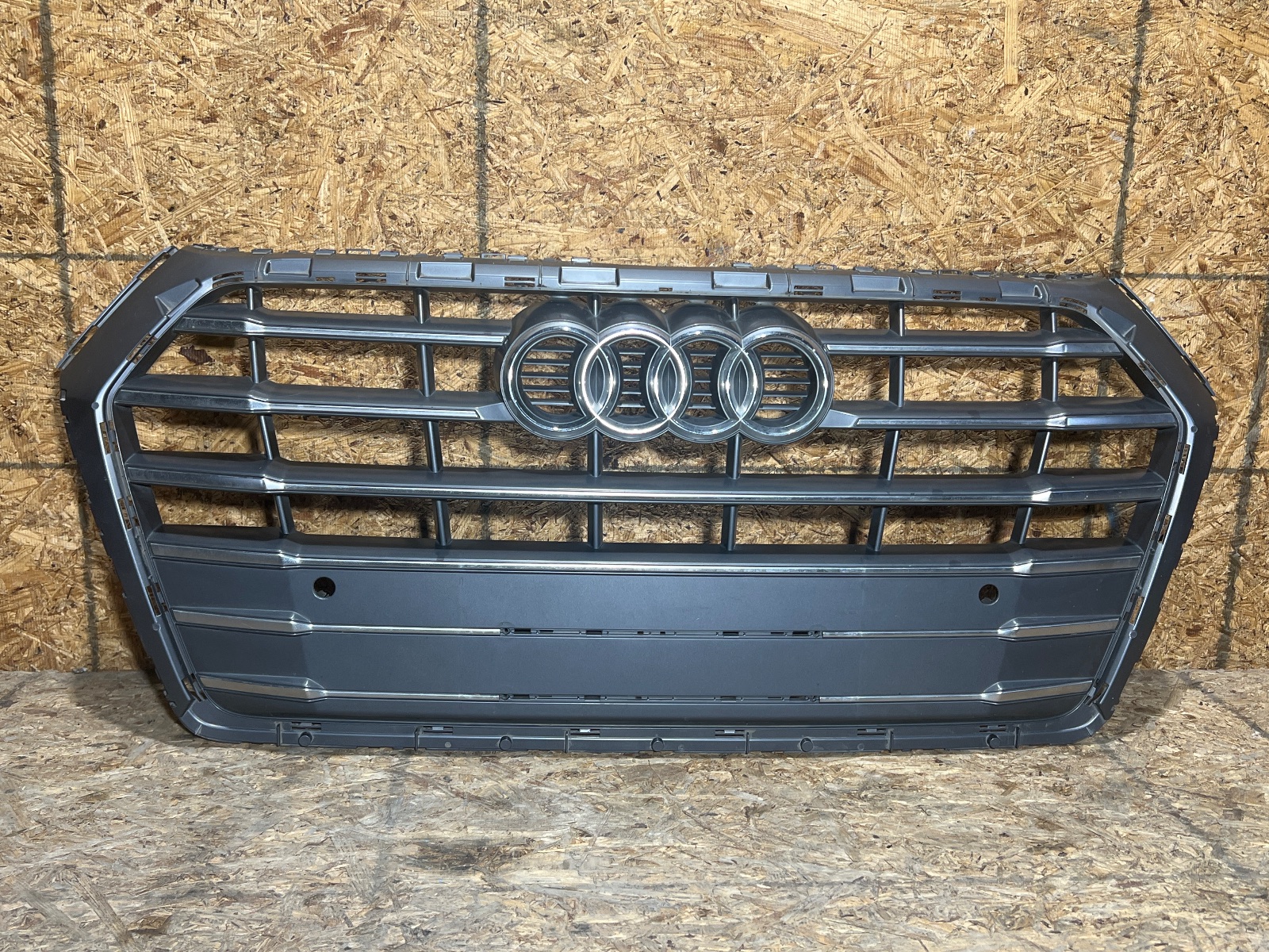 Audi Q5 2017 - 2020 Parrilla Usado Original